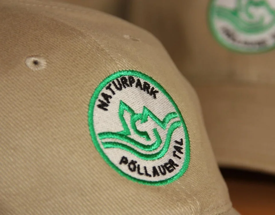 Kappe mit gesticktem Logo des Naturparks Pöllauer Tal